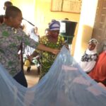 Lutte contre le paludisme chez les femmes enceintes à Parakou. ONG OLA AFRICA sensibilise les usagers du centre de santé de Ganou